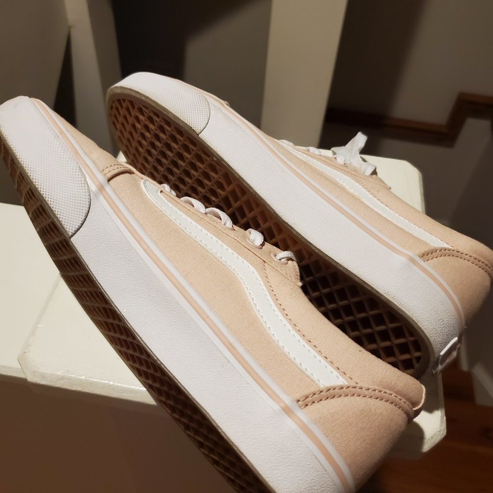 Vans-Like New! - Picture 4 of 6